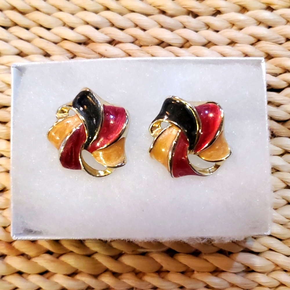 VINTAGE RED BLACK & IVORY ON GOLD TONE STAR BURST  PIERCED EARRING